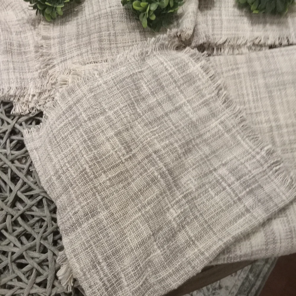 Table Linens - Picture 4 of 5